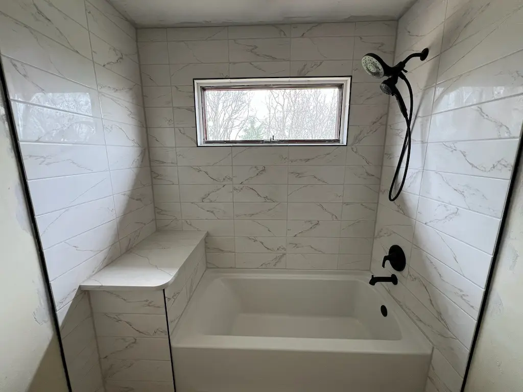 Modern tiled bathroom with bathtub